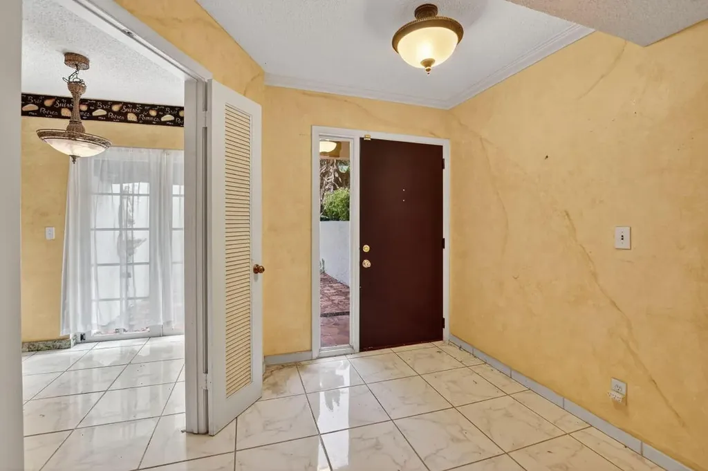 6758 Canary Palm Circle Boca Raton FL 33433