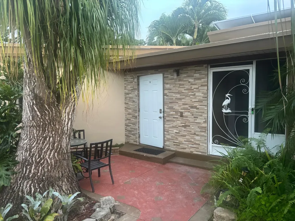 2424 Grant Street Hollywood FL 33020