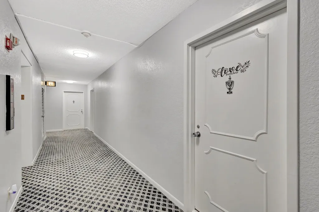 2000 Presidential Way West Palm Beach FL 33401