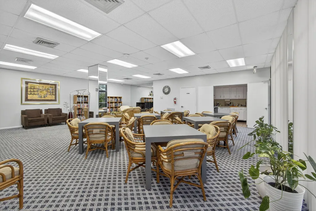 2000 Presidential Way West Palm Beach FL 33401