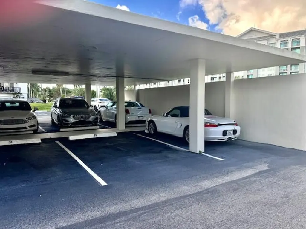 2000 Presidential Way West Palm Beach FL 33401