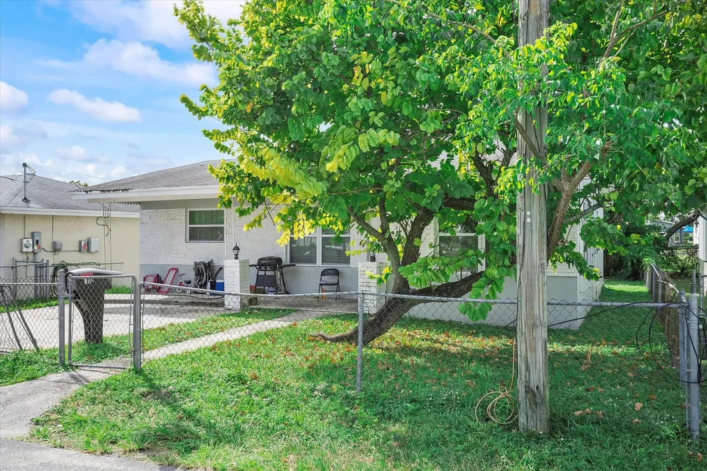 811 NW 5th Avenue Hallandale Beach FL 33009