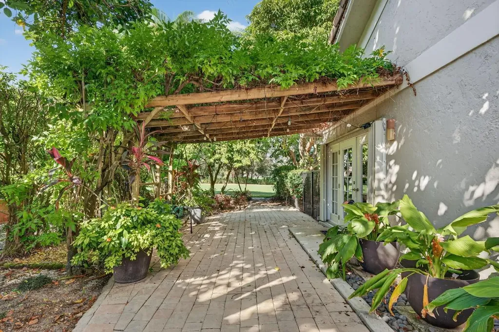 7205 Mandarin Drive Boca Raton FL 33433