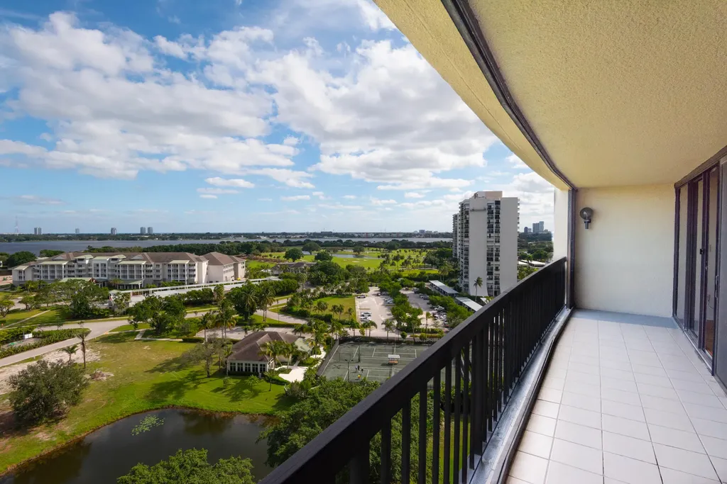 2480 Presidential Way West Palm Beach FL 33401