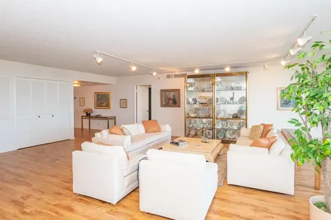 2480 Presidential Way West Palm Beach FL 33401