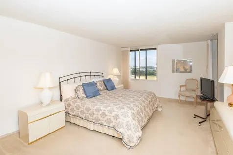 2480 Presidential Way West Palm Beach FL 33401