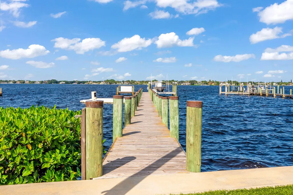 18200 Gardiner Lane Jupiter FL 33458