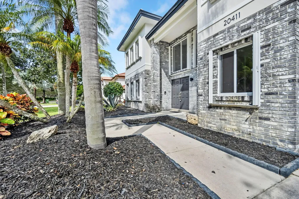 20411 NW 4th Street Pembroke Pines FL 33029