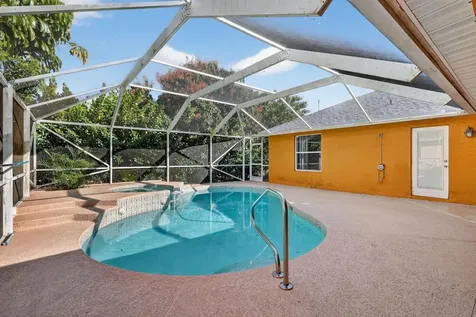 3282 SE West Snow Road Port St Lucie FL 34984