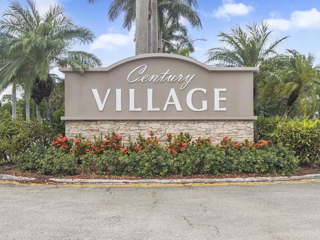 4 Golfs Edge West Palm Beach FL 33417