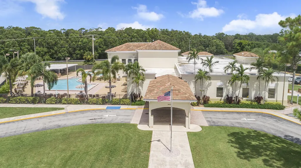 4 Golfs Edge West Palm Beach FL 33417