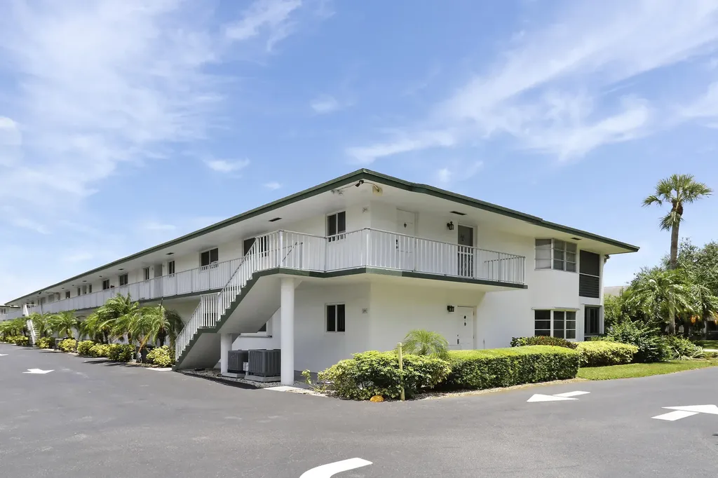 4 Garden Street Tequesta FL 33469