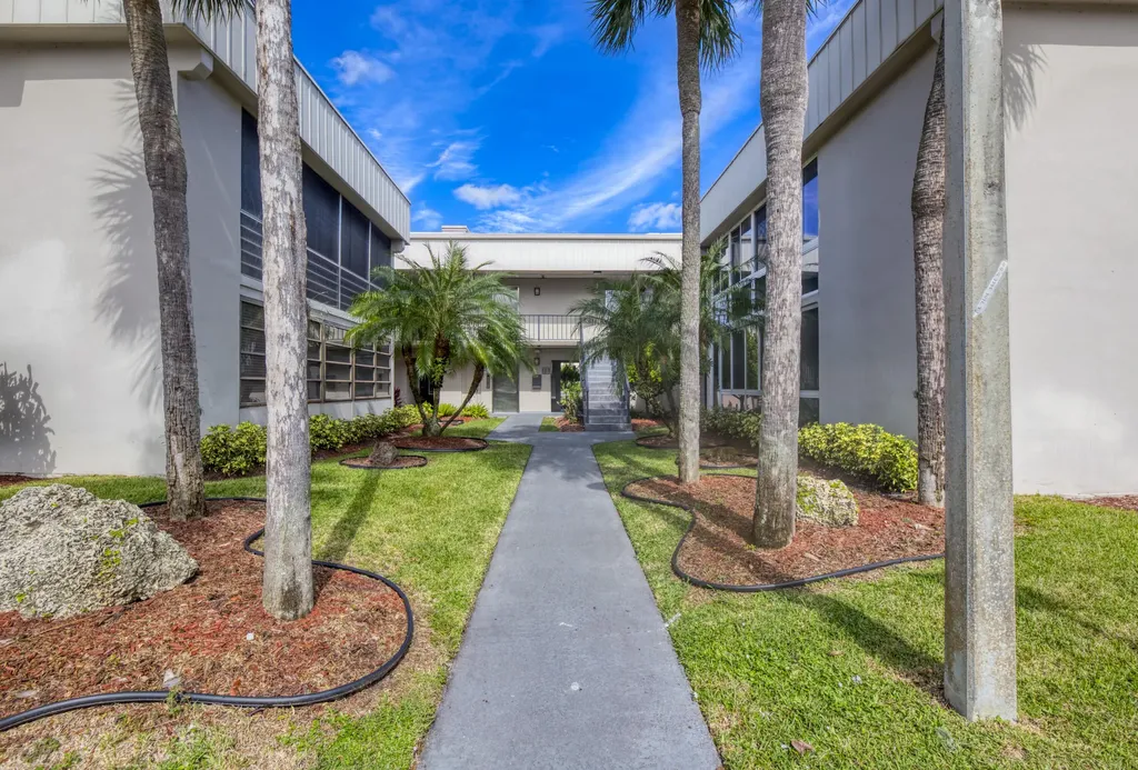 153 Capri D Delray Beach FL 33484