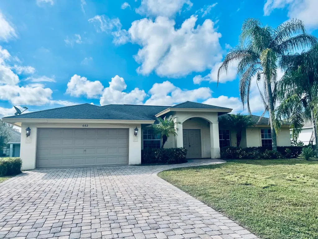 662 SW Jacoby Avenue Port St Lucie FL 34953