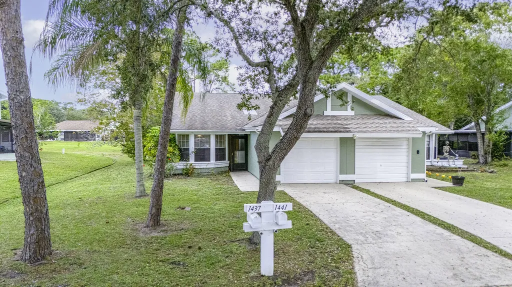 1437 SE Rivergreen Circle Port St Lucie FL 34952