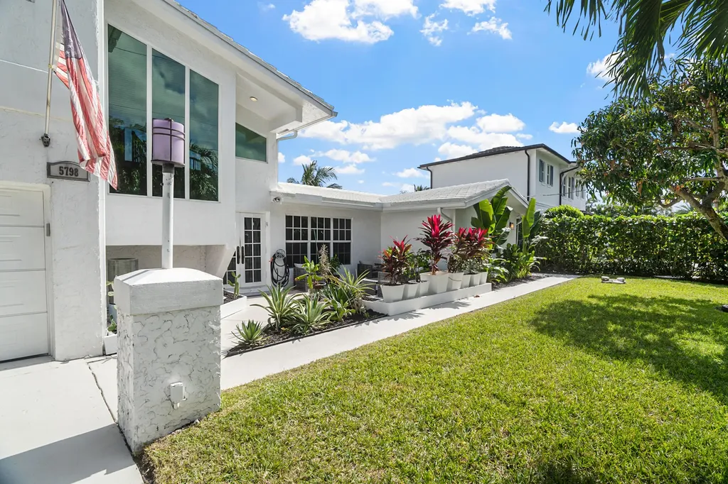 5798 NE 7th Avenue Boca Raton FL 33487
