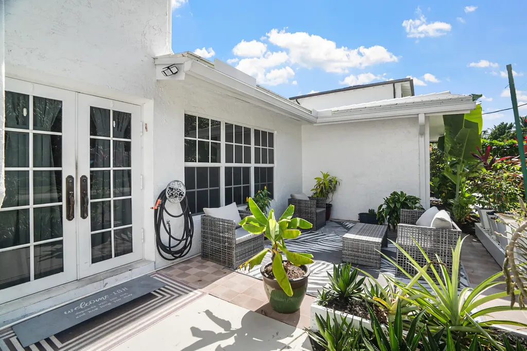 5798 NE 7th Avenue Boca Raton FL 33487