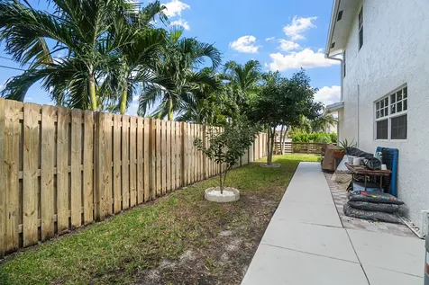 5798 NE 7th Avenue Boca Raton FL 33487