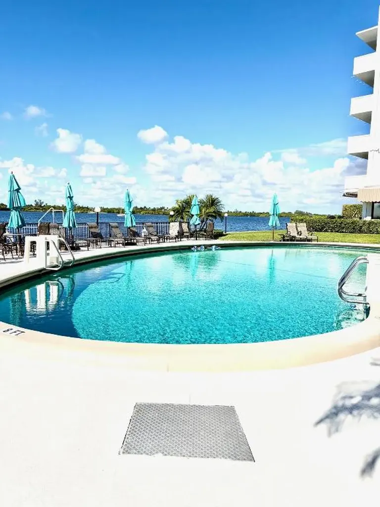 2840 S Ocean Boulevard Palm Beach FL 33480