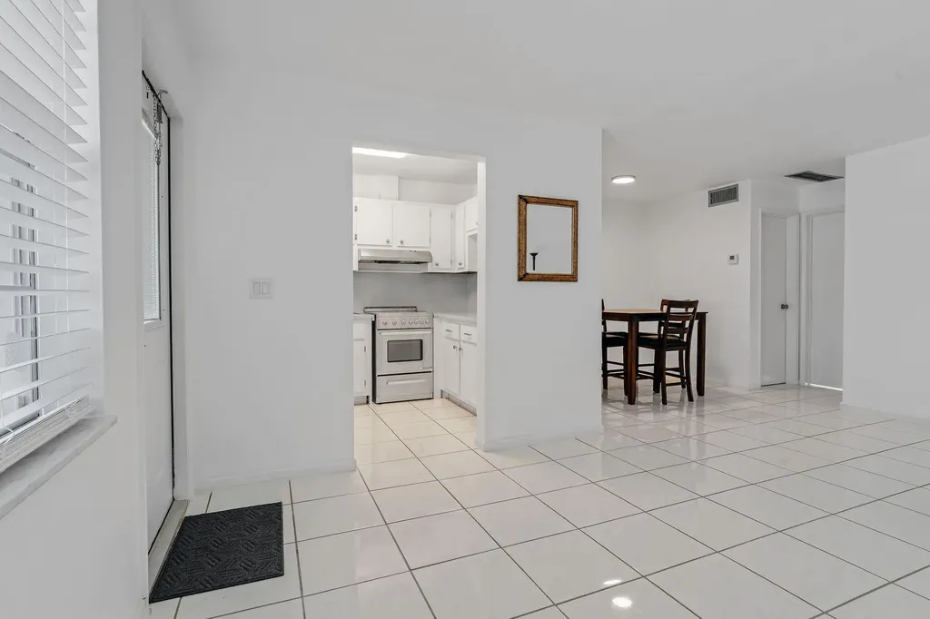 2050 NE 39th Street Lighthouse Point FL 33064