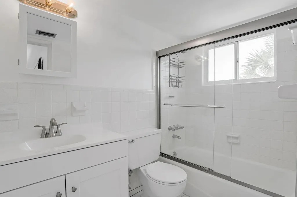 2050 NE 39th Street Lighthouse Point FL 33064