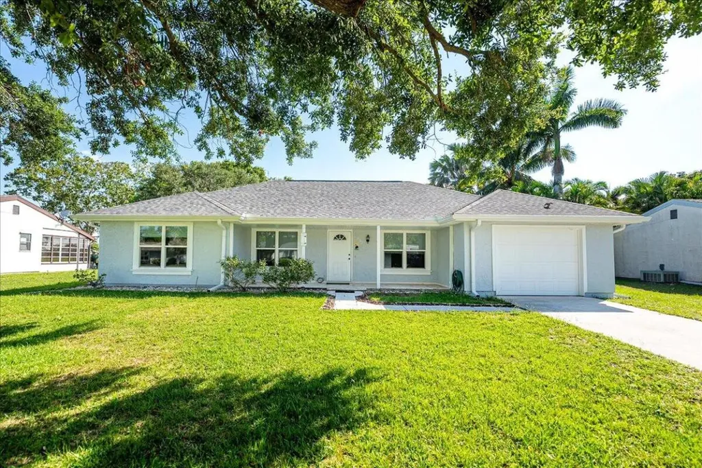 637 SW Belmont Circle Port St Lucie FL 34953