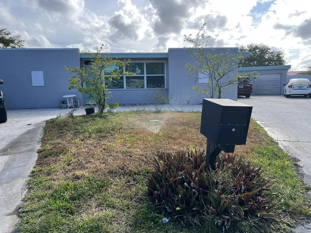 46 Sioux Lane Lake Worth FL 33462