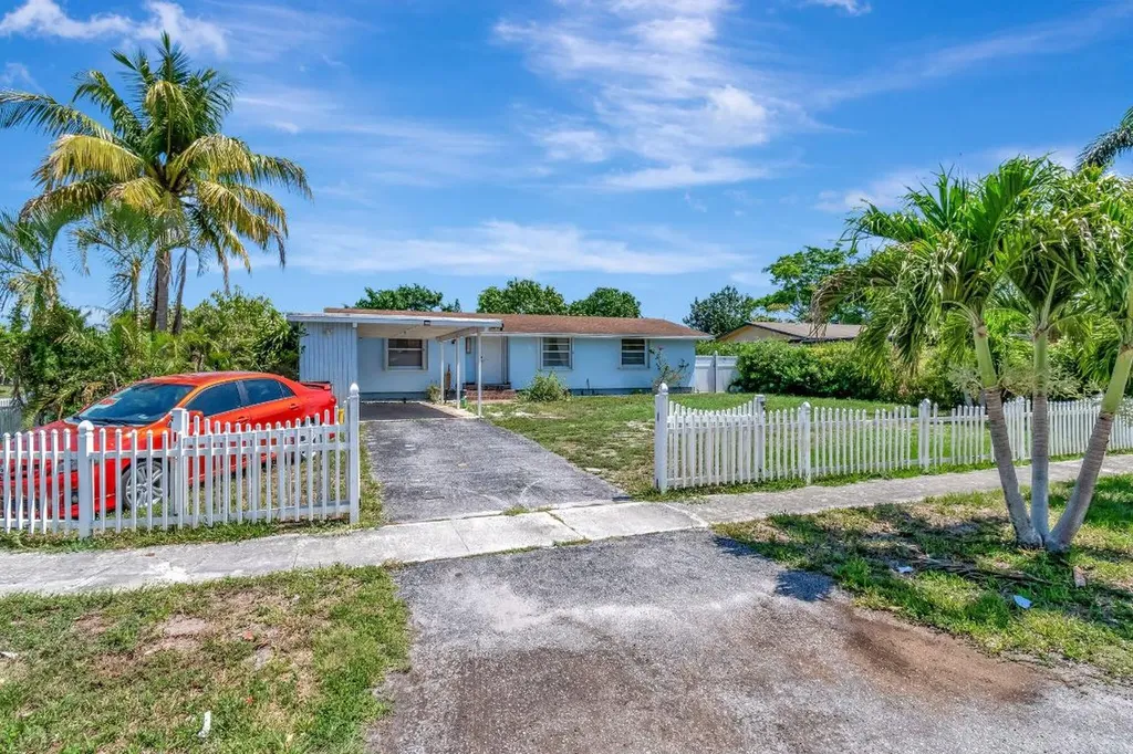 3935 Chickasha Road Atlantis FL 33462