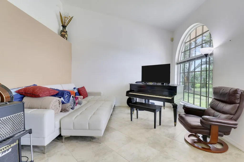 12441 89th Place N The Acreage FL 33412