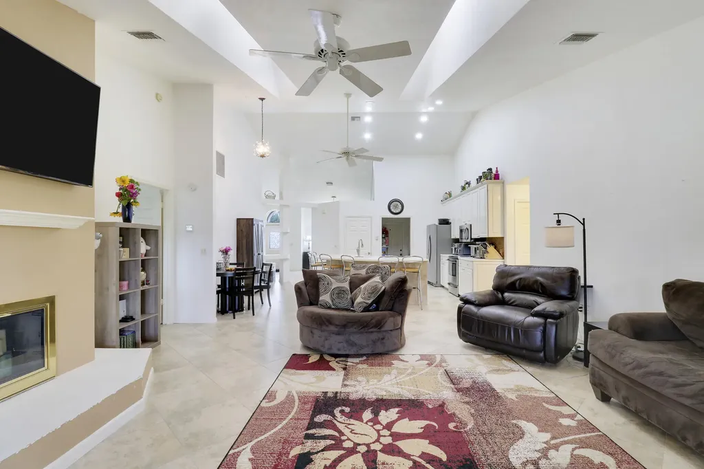 12441 89th Place N The Acreage FL 33412