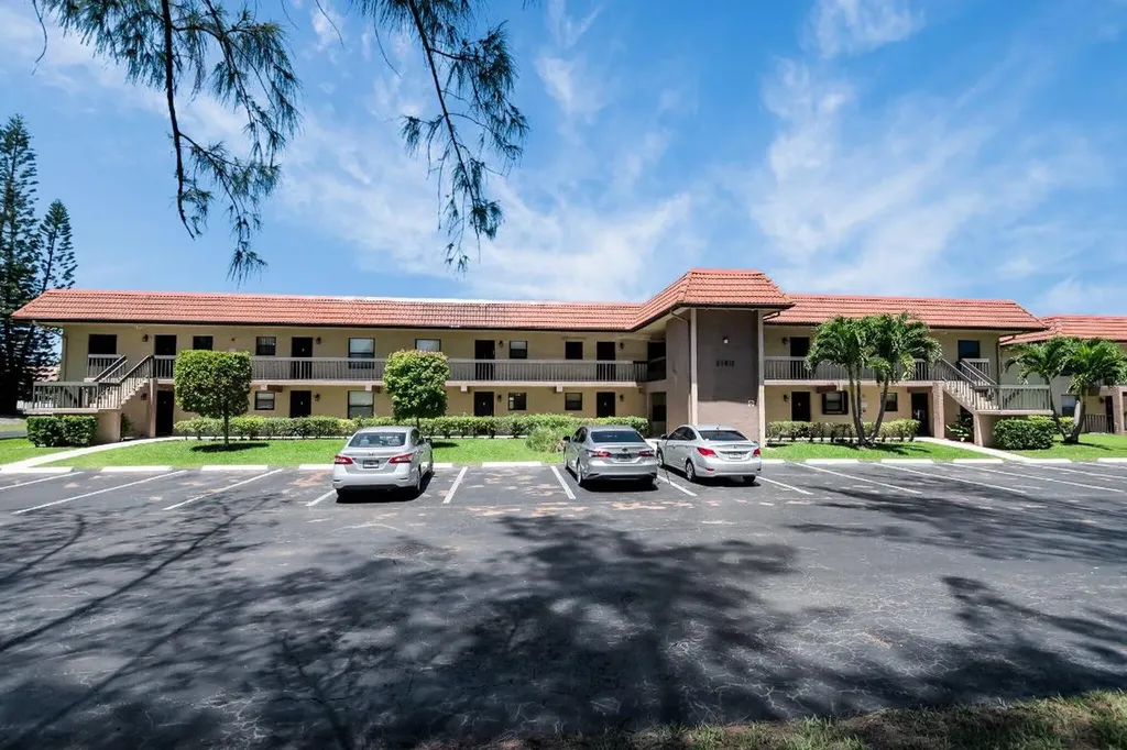 21911 Lake Forest Circle Boca Raton FL 33433