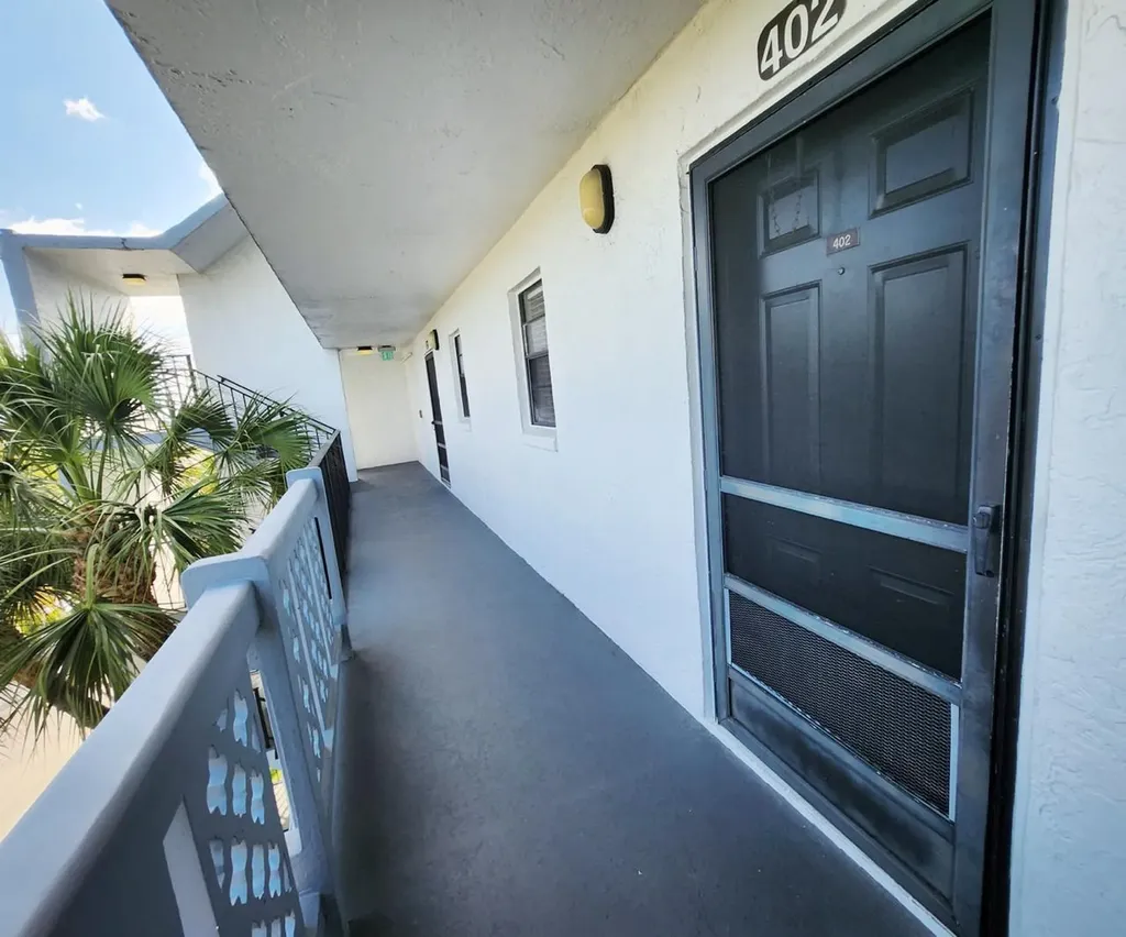 9235 SW 8th 402 Street Boca Raton FL 33428