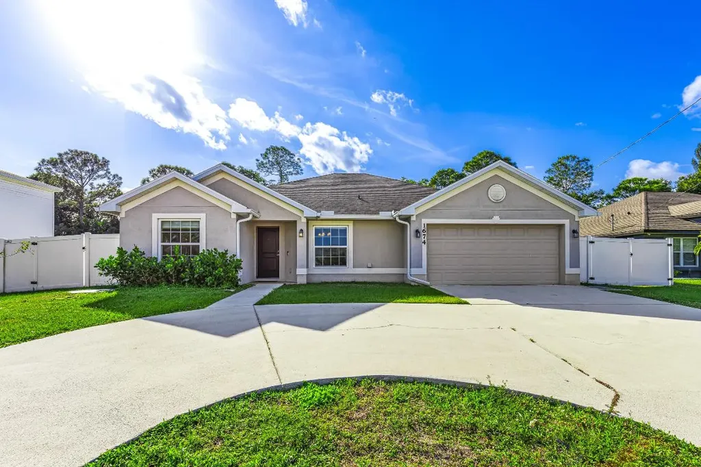 1674 SW Airoso Boulevard Port St Lucie FL 34984