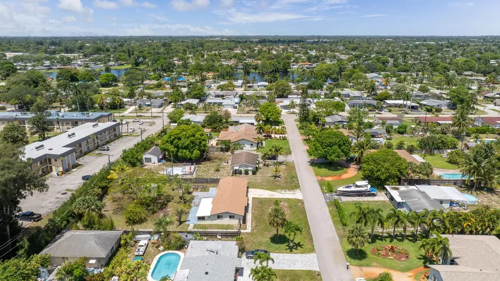 3180 Carol Avenue Palm Springs FL 33461