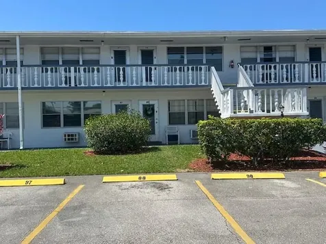 98 E Kingswood E West Palm Beach FL 33417