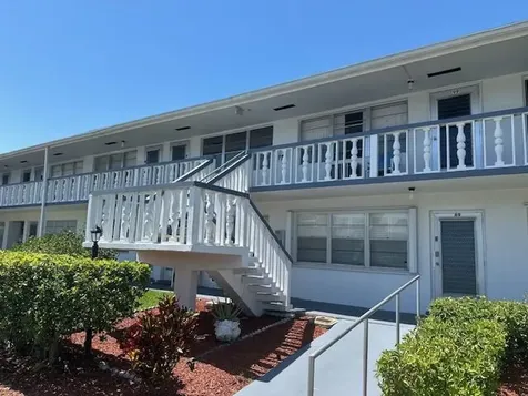 98 E Kingswood E West Palm Beach FL 33417