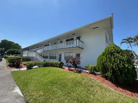 98 E Kingswood E West Palm Beach FL 33417