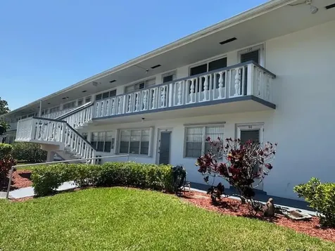 98 E Kingswood E West Palm Beach FL 33417