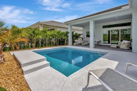 211 SE Calmo Circle Port St Lucie FL 34984