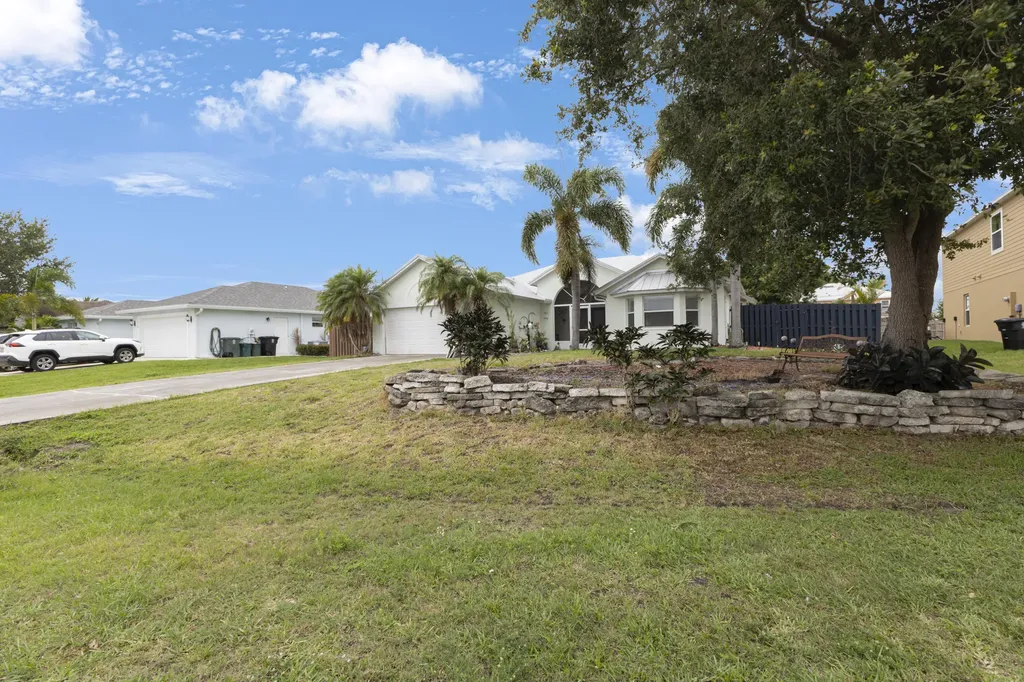 427 SW Cahoon Court Port St Lucie FL 34953