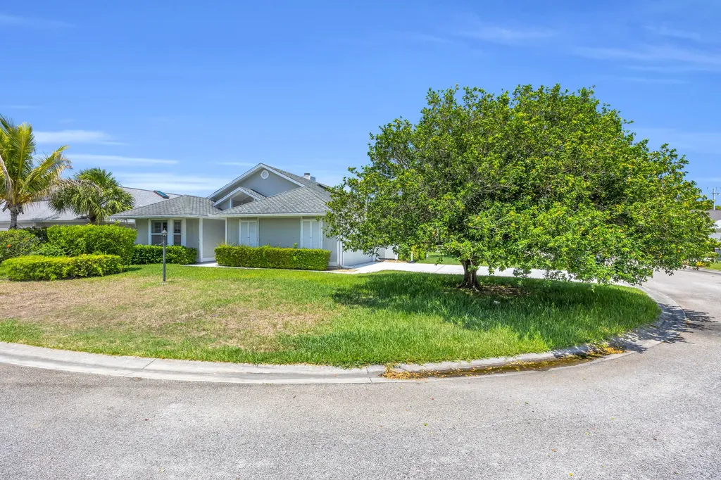 6304 SE Ames Way Hobe Sound FL 33455