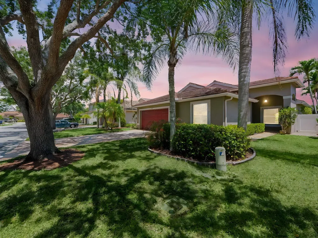 6287 Grand Cypress Circle Lake Worth FL 33463