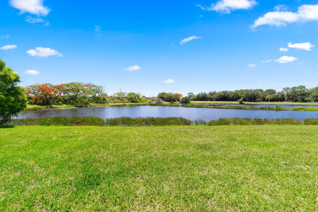 525 SW Lake Manatee Way Port St Lucie FL 34986