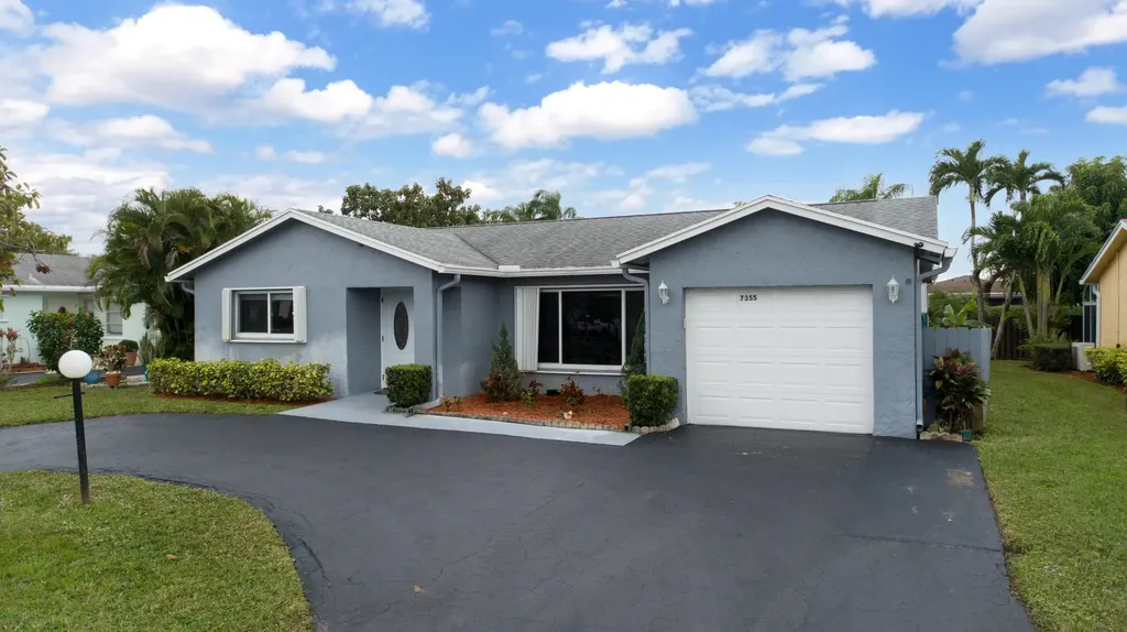 7355 Pine Forest Circle Lake Worth FL 33467
