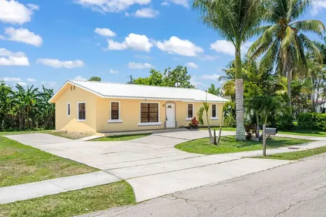 1332 SW G Belle Glade FL 33430