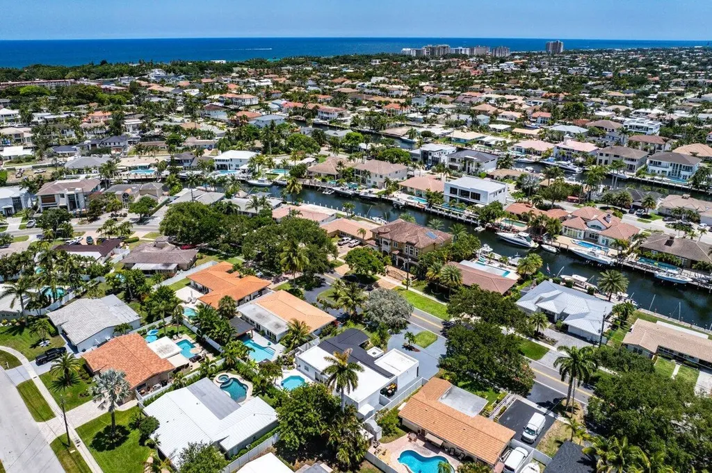 2611 NE 49 Street Lighthouse Point FL 33064