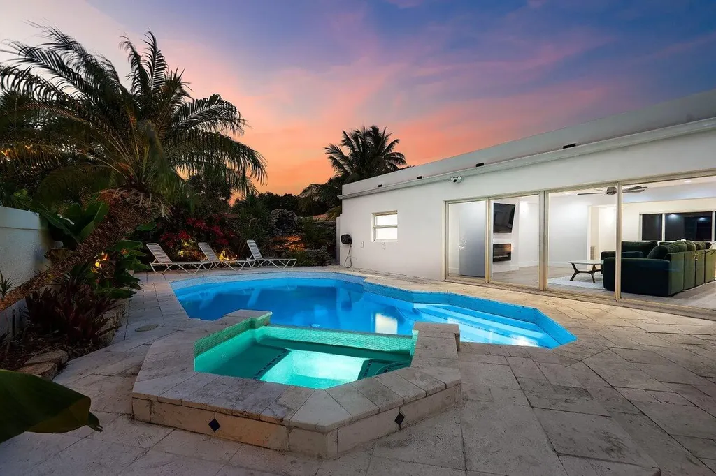 2611 NE 49 Street Lighthouse Point FL 33064