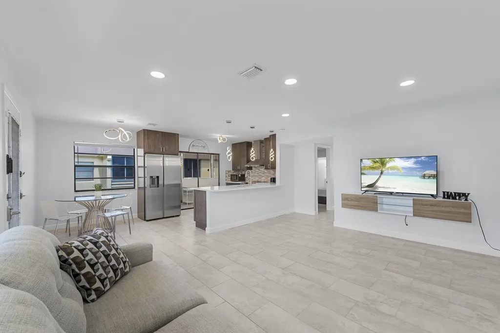 234 Capri E Delray Beach FL 33484