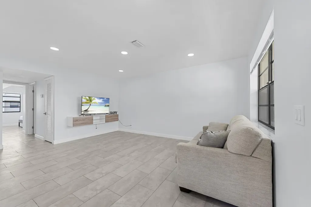 234 Capri E Delray Beach FL 33484