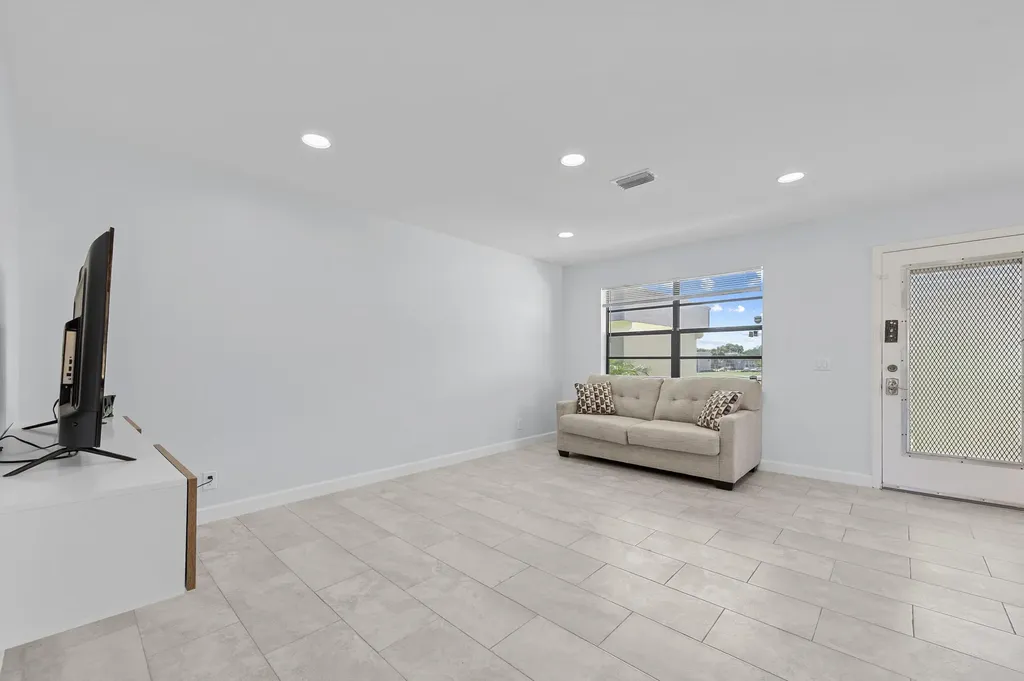 234 Capri E Delray Beach FL 33484